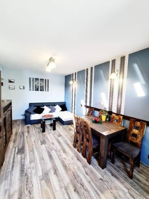 Miedzy Mostami Apartment *
